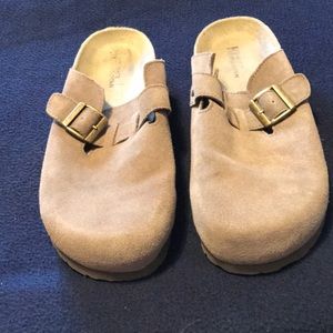 White Mountain slip on